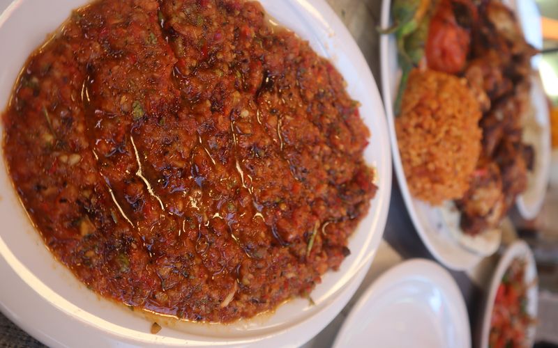 Ocakbaşı Sofrası: Ezme, Haydari ve Közlerin Önemi